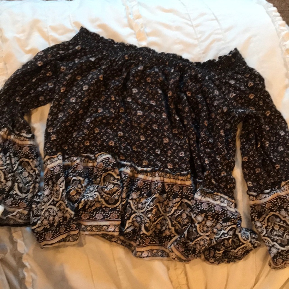 American eagle off the shoulder top